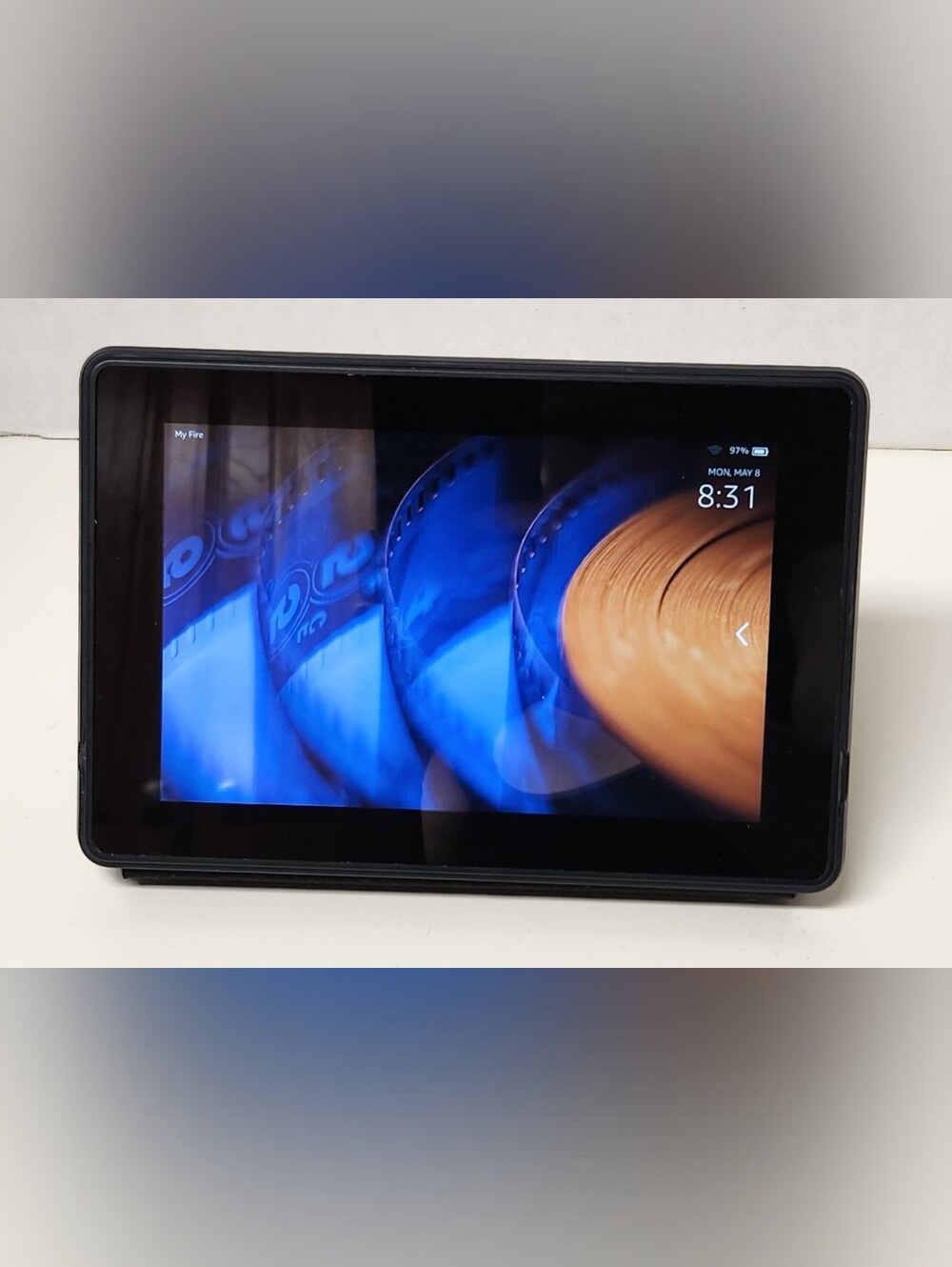 Amazon Kindle Fire HD (3rd Generation) 8GB, Wi-Fi, 7in - Black Case & Charger
